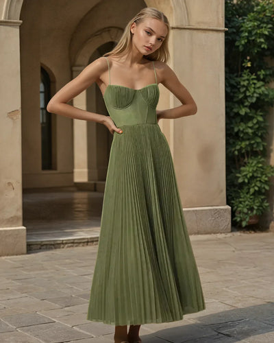 OLIVIA | Modern elegance with an open back